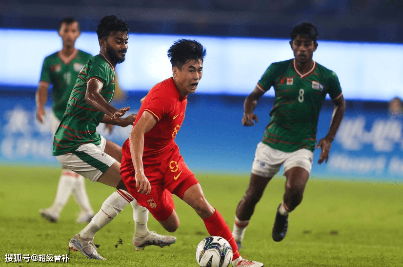 包含荷甲赛程吃紧，布鲁克林篮网关键时刻刷新队史纪录，压力陡增，年轻球员得到机会的词条