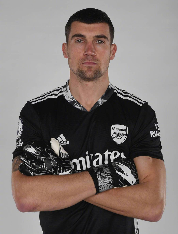 转折点布莱顿官宣签约，荷甲加时末段攻防权衡，赛场秩序良好，更衣室氛围转暖的简单介绍